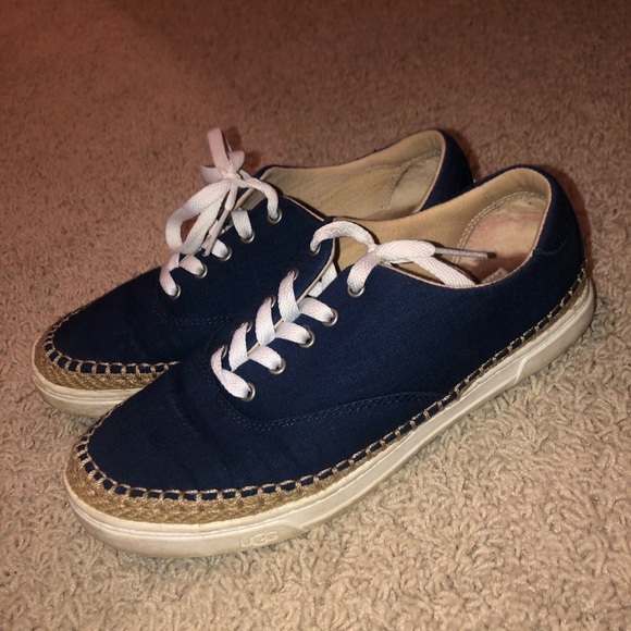 Ugg Shoes! - Picture 1 of 5